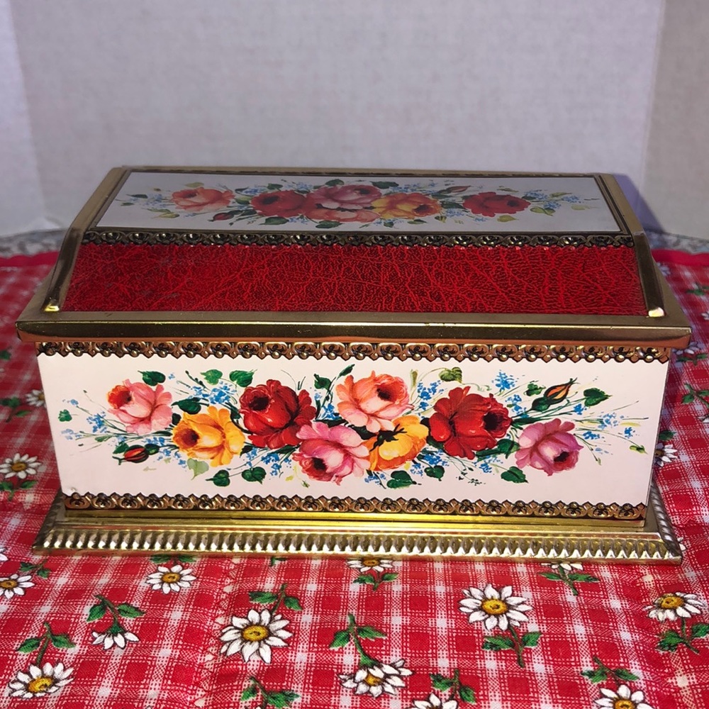 Vintage Linette candy tin